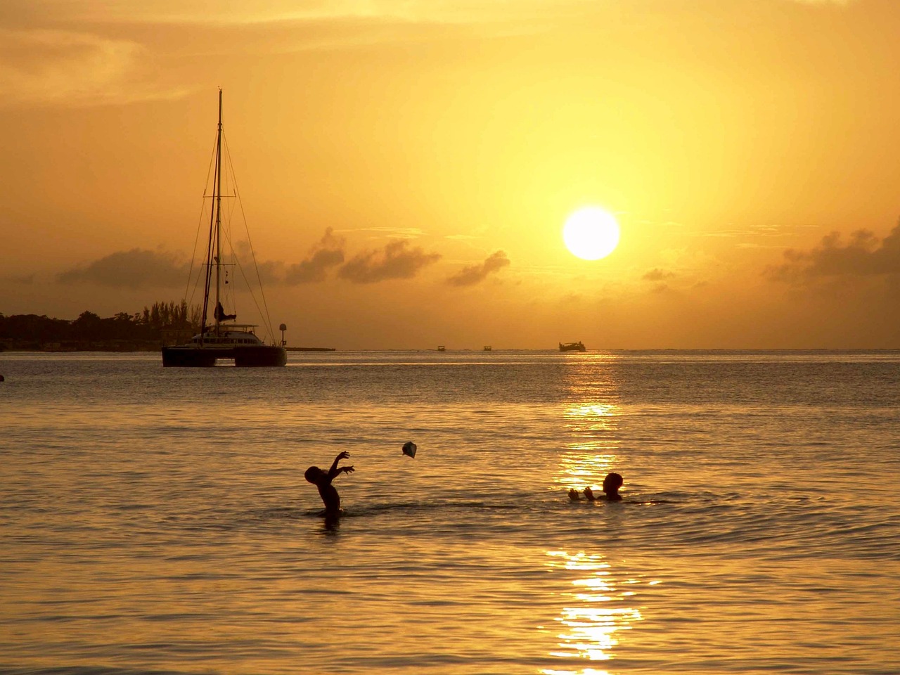 Sunsets, Sand 'n' Sea